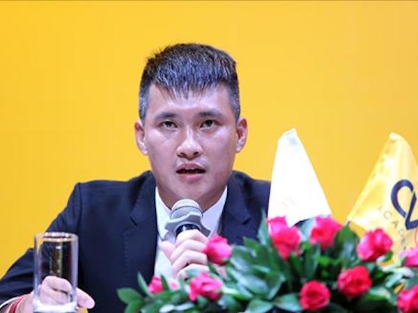 Công Vinh từ chức, CLB TP.HCM 'cạn tàu ráo máng'