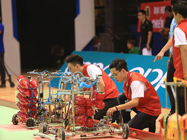 Khai mạc vòng chung kết Robocon 2018: Cả trời ký ức tuổi thơ của thế hệ 8x, 9x bỗng ùa về