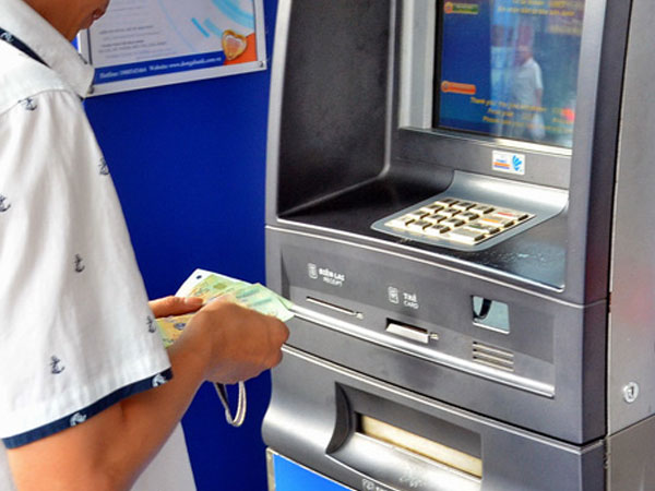 Không thể đổ lỗi...bù lỗ, do ATM cũng mang lại 'lợi đơn, lợi kép' cho ngân hàng