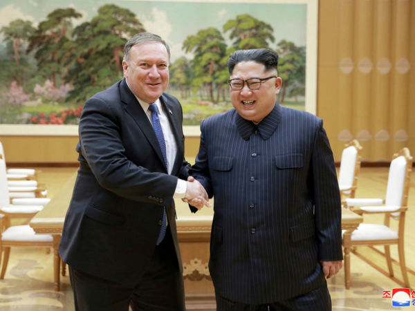 Ông Trump sẽ đích thân đón 3 tù nhân Mỹ được Triều Tiên thả