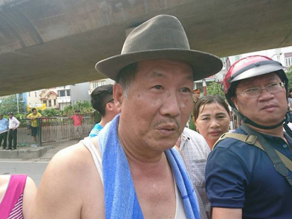 Vụ cháy lớn ở Vĩnh Tuy: Người hàng xóm liều mình bắc thang cứu sống 6 người thoát khỏi căn nhà đang bốc cháy ngùn ngụt