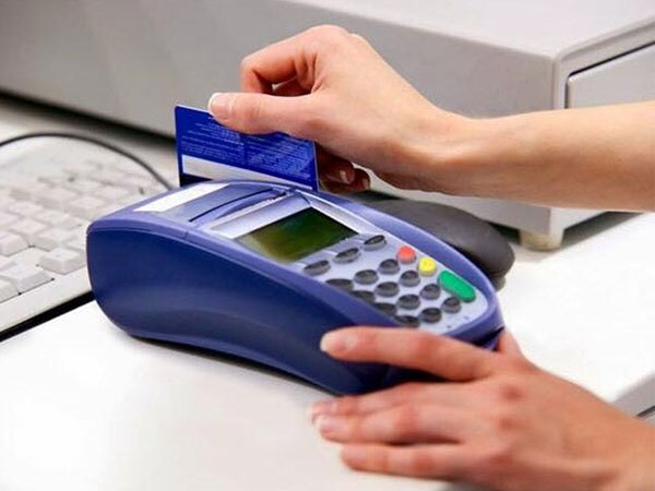Vụ quẹt thẻ mất gần 700 triệu đồng: Giám đốc nhà hàng hầu tòa