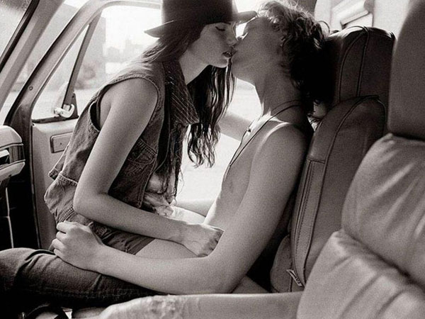 4 địa điểm để 'quan hệ' tưởng kích thích nhưng lại nguy hiểm không ngờ