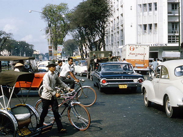 Ảnh hiếm của đạo diễn Mỹ về giao thông Sài Gòn năm 1965