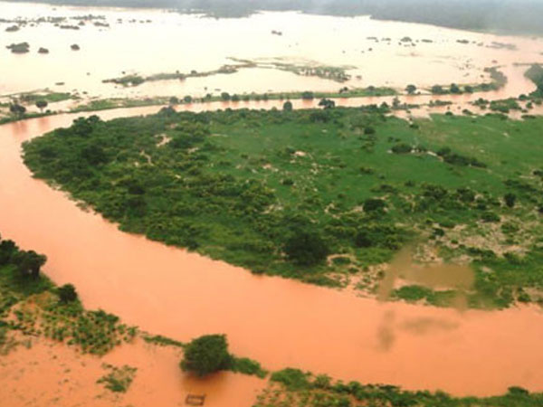 Biển nước sau vỡ đập giết chết 47 người ở Kenya