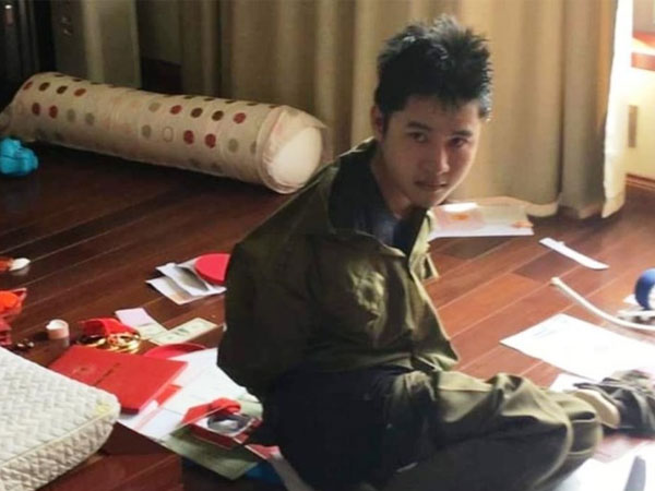 Con gái tướng công an viết vào giấy rút tiền, báo bị cướp