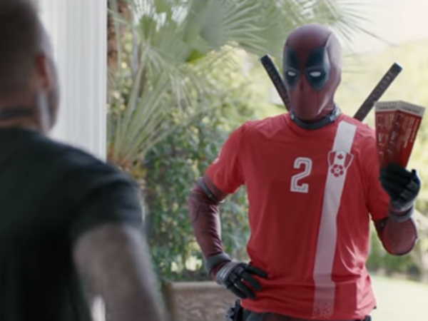 Fan thích thú với đoạn phim Deadpool tặng vé World Cup để xin lỗi David Beckham
