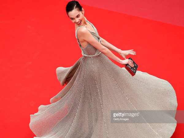 Màn đi thảm đỏ hài nhất Cannes 2018: Tình cũ G-Dragon chiếm hẳn 9 phút để...'xoay tròn'