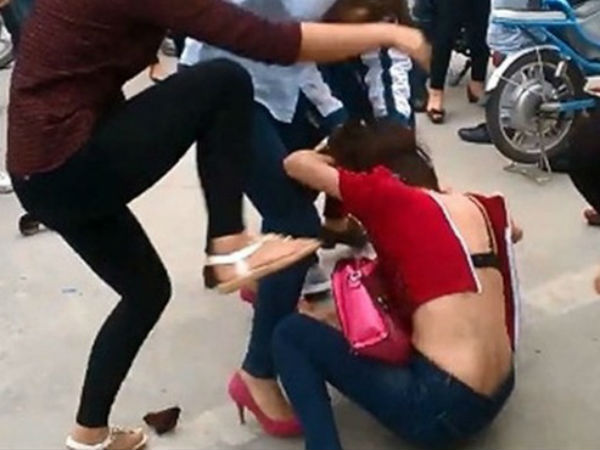 Nghi chồng ngoại tình, vợ dùng kéo cắt tóc, đâm vào đùi 'bồ nhí'