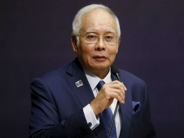 Vừa mất ghế, cựu thủ tướng Malaysia đối mặt điều tra thụt két