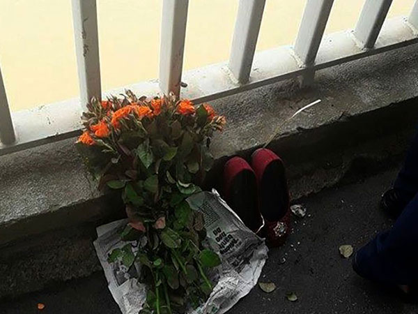 Để lại bó hoa trên cầu Thăng Long, cô gái gieo mình xuống sông Hồng