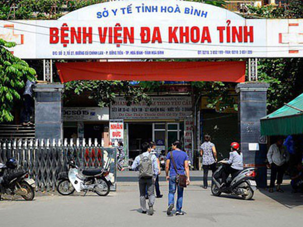 Khởi tố 5 bác sĩ, điều dưỡng của BVĐK tỉnh Hòa Bình
