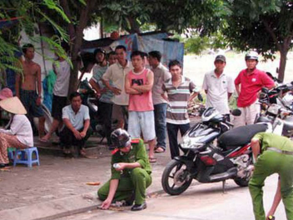 Nghi án nam thanh niên thoi thóp bên cạnh xe máy vì bị truy sát