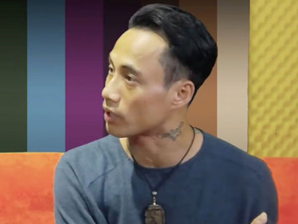 Video Anh Khoa: 'Ở showbiz, vỗ mông nhau cũng là cách chào hỏi'