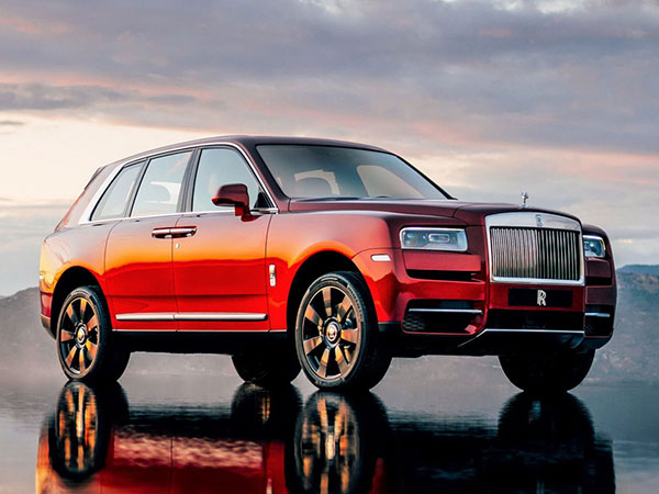 Rolls-Royce Cullinan: Đối thủ đáng gờm của Bentley Bentayga