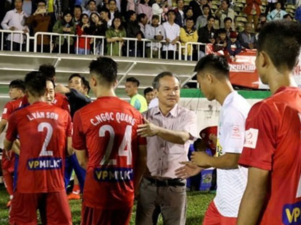 Bầu Đức phản ứng bất ngờ ở trận HAGL 2-2 Hà Nội