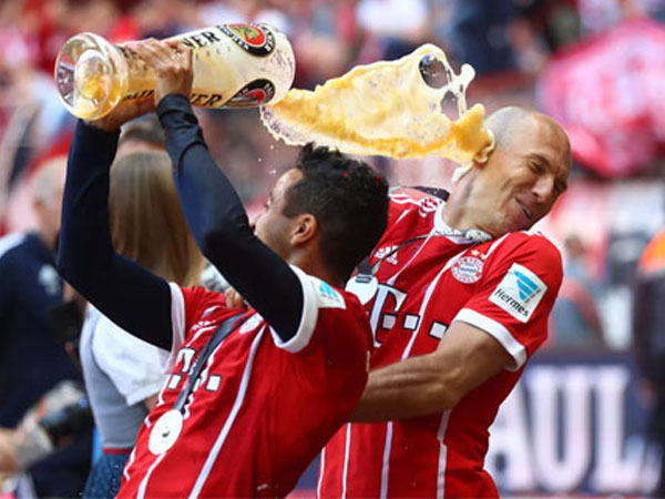 Bayern thua đậm, Dortmund suýt mất top 4 ở vòng cuối Bundesliga