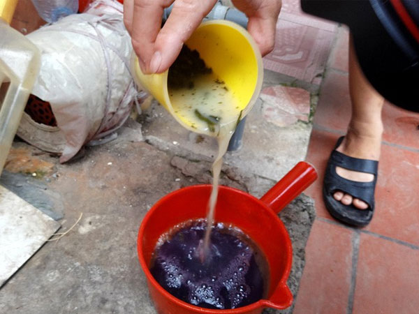 Hà Nội: Hàng nghìn hộ dân hơn 10 năm qua phải 'ngậm đắng' sử dụng nước từ nguồn nước đen, bốc mùi hôi thối