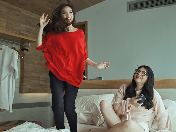 Hiền Thục 'đọ' vẻ tươi trẻ với con gái 16 tuổi