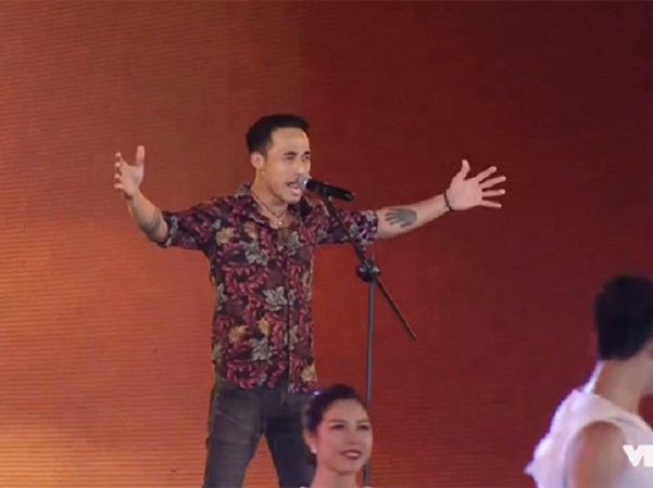 Vì sao Phạm Anh Khoa vẫn vô tư lên sóng trực tiếp VTV dù bị tố gạ tình?