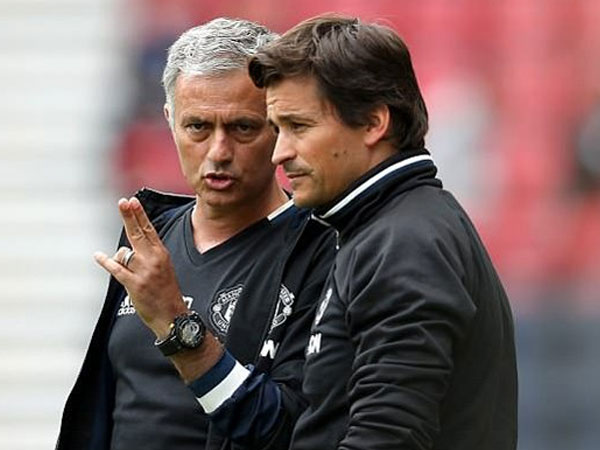 Trợ thủ đắc lực của Mourinho bất ngờ rời MU