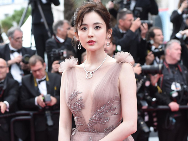 Cannes 2018: Vắng bóng Phạm Băng Băng, 'mỹ nhân Tân Cương' được cư dân mạng khen ngợi hết lời