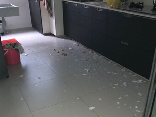 Chồng không về ăn cơm, vợ nổi giận đập hết bát đĩa - hình ảnh khiến hội chị em tranh cãi gay gắt