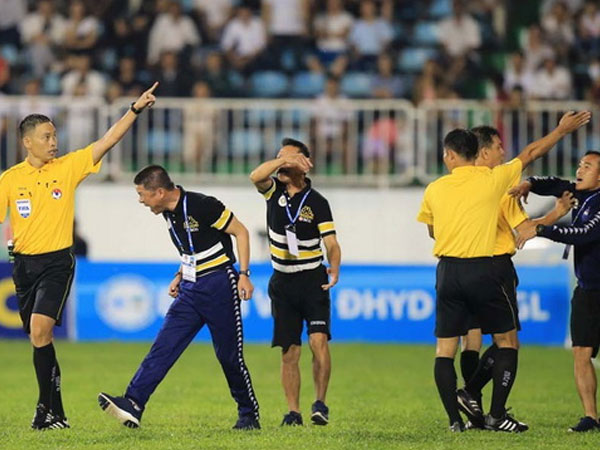 Lãnh đạo Hà Nội FC nói gì khi bị VFF phạt cực nặng?