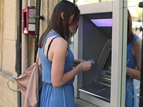 Phí rút tiền ATM của tổ chức phát hành thẻ sẽ lên 8.800 đồng?