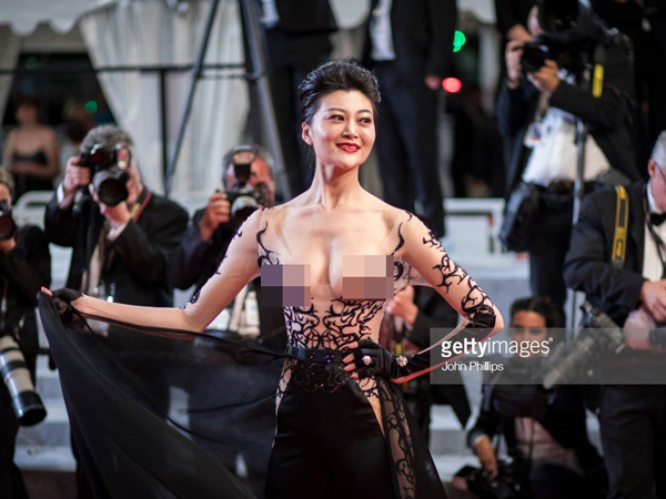 Sao Hoa Ngữ khoe ngực trần tại Cannes 'muối mặt' khi bị cư dân mạng bóc mẽ