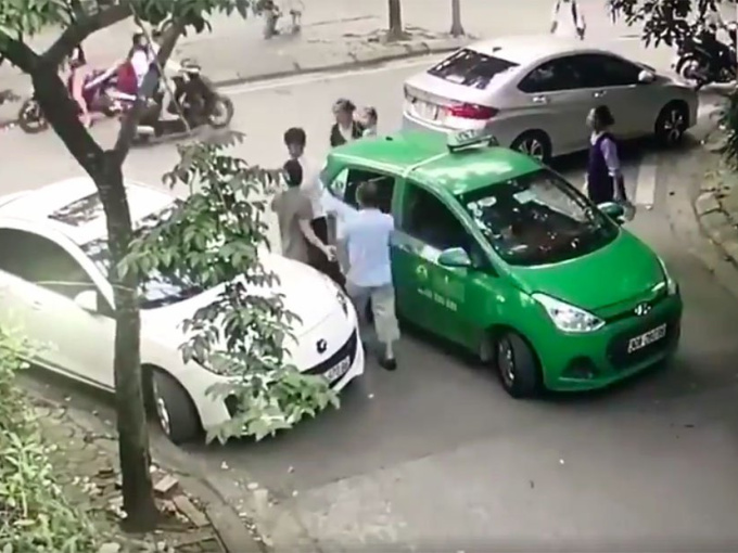 Trần tình của bố thanh niên đánh tài xế taxi: Do nóng nảy, thiếu kiềm chế