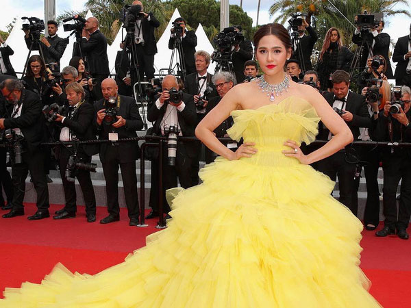 Chẳng phải Phạm Băng Băng hay dàn sao Hollywood, mỹ nhân Thái Chompoo Araya mới là người 'chiếm sóng' thảm đỏ trong 5 ngày ở Cannes