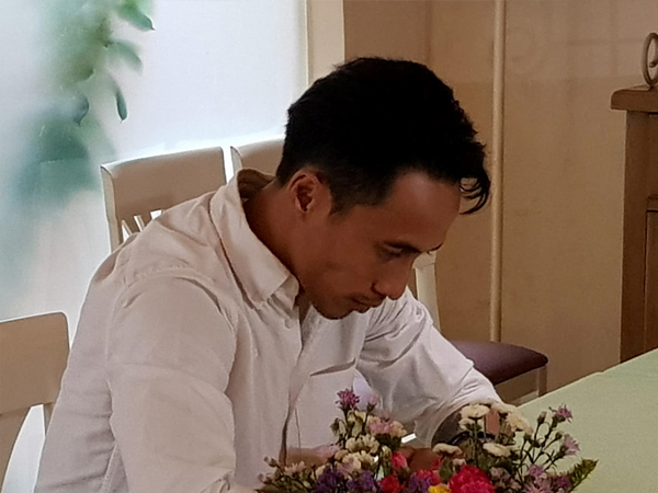 Clip: Phạm Anh Khoa khóc trong buổi họp báo, xin lỗi nạn nhân và rút lại phát ngôn 'Ở showbiz vỗ mông là bình thường'