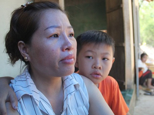 Quê nghèo đẫm nước mắt đón thi thể 'hiệp sĩ' Nguyễn Văn Thôi