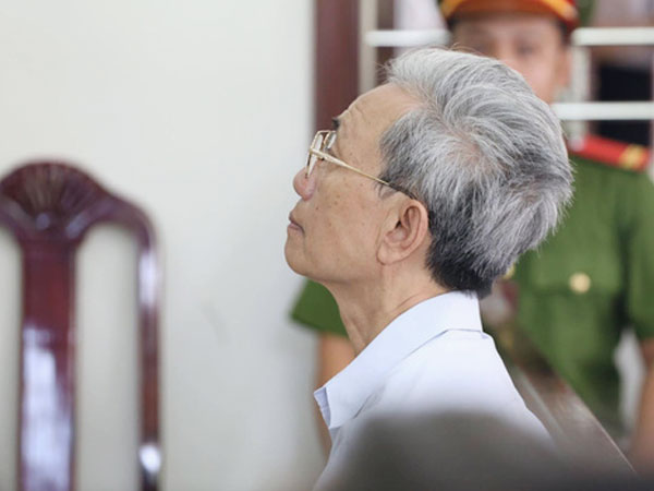 Toàn cảnh vụ Nguyễn Khắc Thủy 77 tuổi dâm ô trẻ em, được giảm án xuống 18 tháng tù treo
