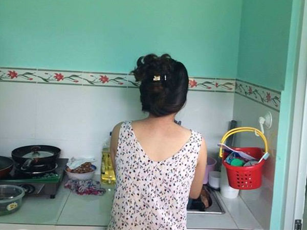 Vợ bầu rút lõi 25% lương của chồng đưa cho nhà ngoại, đến lúc bị chồng giận còn lên mạng hỏi mình có ích kỷ không