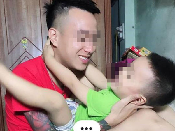Bố khoe ảnh chụp với con nhưng chỉ nói là anh em, dân mạng ngỡ ngàng: 'Vợ ông hiền nhỉ'?