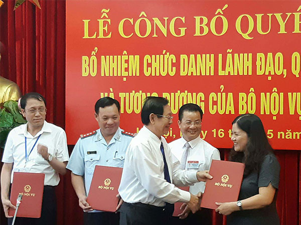 Bộ Nội vụ bổ nhiệm 4 vụ phó ngay sau khi trúng tuyển