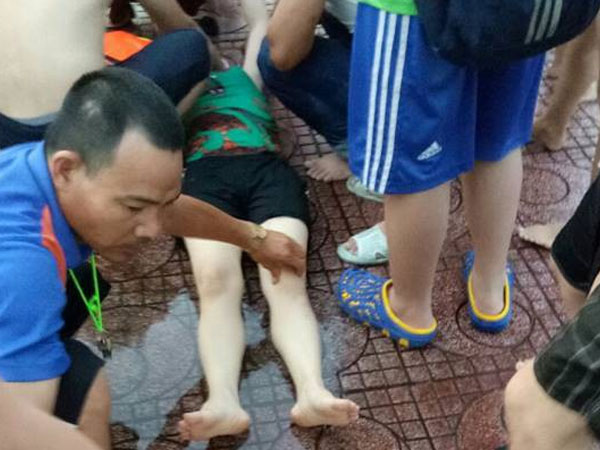 Chập điện tại bể bơi khiến 1 người bị thương, nhiều người hoảng loạn