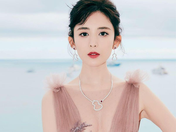 Cổ Lực Na Trát: Từ bông hoa Tân Cương rực rỡ tới ngôi sao bị 'chửi' nhất showbiz Hoa ngữ