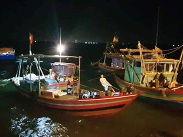 Kinh hãi, xác người đàn ông lõa thể mắc vào lưới ngư dân