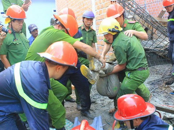 Sập trần bê tông làm hai người chết và nhiều người bị thương