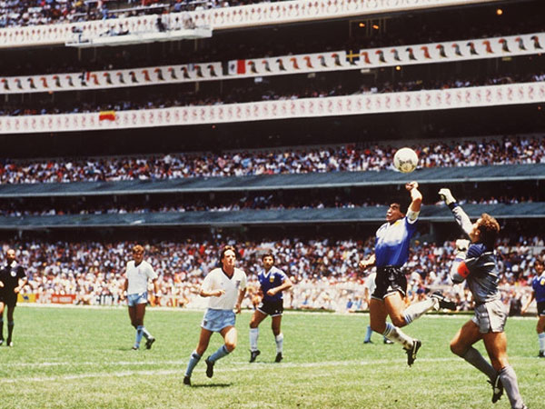 'Bàn tay của Chúa' hủy hoại trọng tài World Cup thế nào?