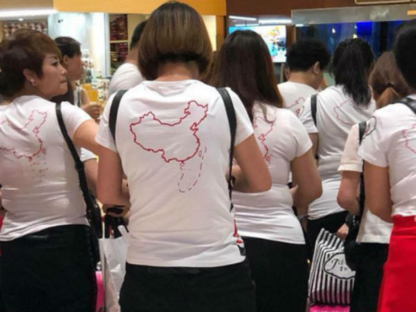 Bộ Ngoại giao lên tiếng về du khách Trung Quốc mặc áo 'đường lưỡi bò' vào Nha Trang