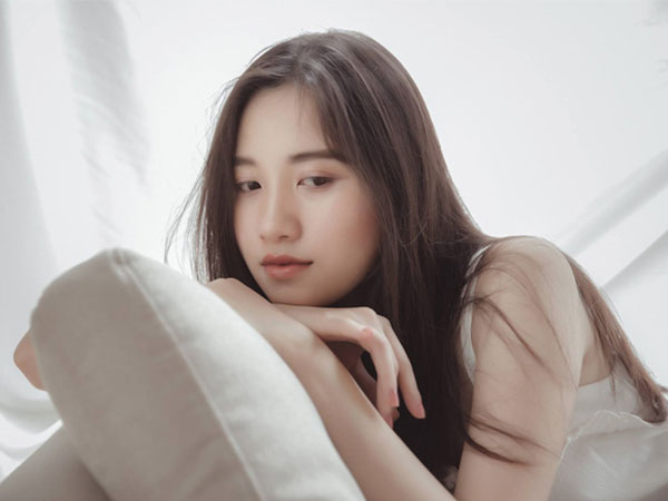 Gặp gỡ cô bạn Á khôi của Học viện Ngoại giao với nhan sắc trong trẻo tựa 'nàng thơ'