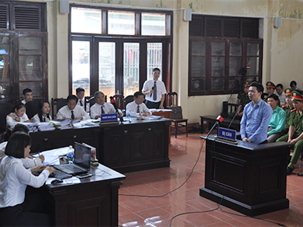 Hợp đồng ăn chia tiền chạy thận nhân tạo tại Bệnh viện đa khoa Hoà Bình