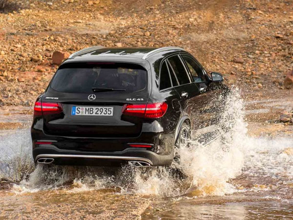 Mercedes-Benz Việt Nam nói gì về sự cố lọt nước trên xe GLC?