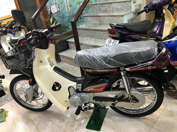 SỐC: Honda Dream II Thái Lan chưa đổ xăng, hét giá 1,2 tỷ đồng