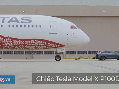 Tesla Model X kéo máy bay Boeing lập kỷ lục thế giới