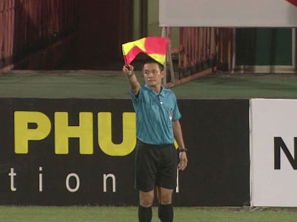 Trọng tài bắt việt vị oan Văn Toàn bị treo cờ tại V.League?